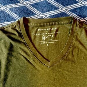 Mens Small Banana Republic V-neck T-shirt